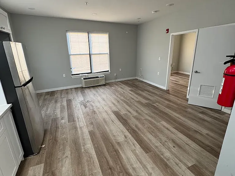 283 Fulton Pl — Photo 6