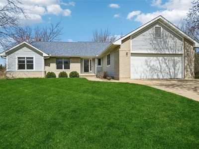 2060 Litchfield Dr, Hiawatha, IA, 52233