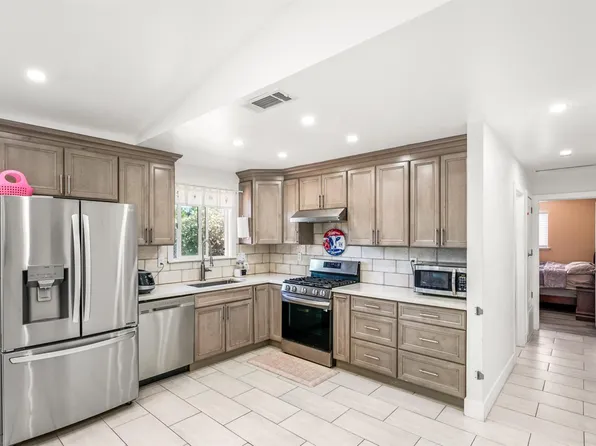 2061 Southwood Dr, Vacaville, CA 95687