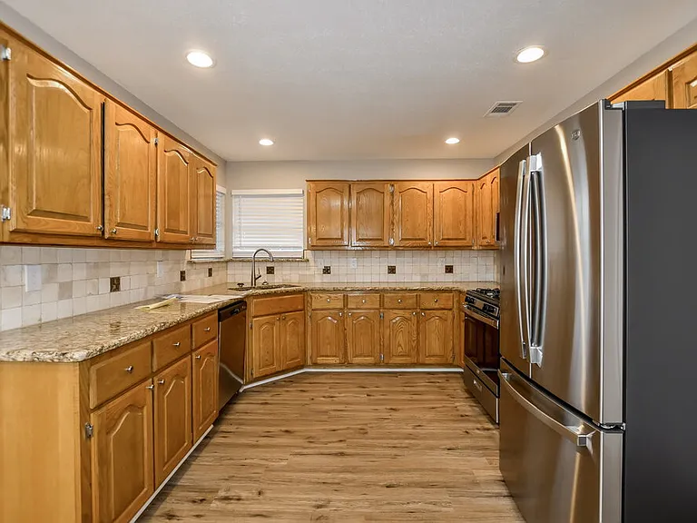 105 Princeton Cir — Photo 9