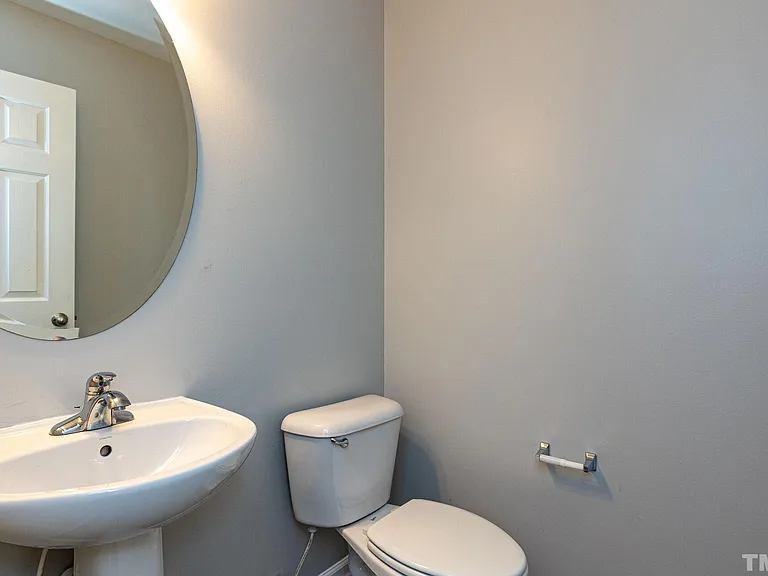 201 Northlands Dr — Photo 17