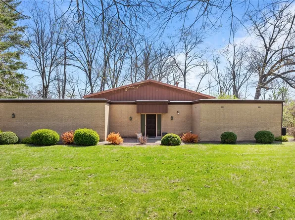 1242 N Main St, Paris, IL 61944