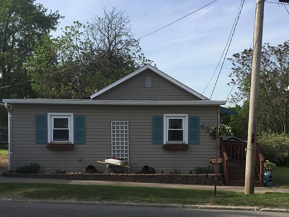 1st image of 438 E 9th St