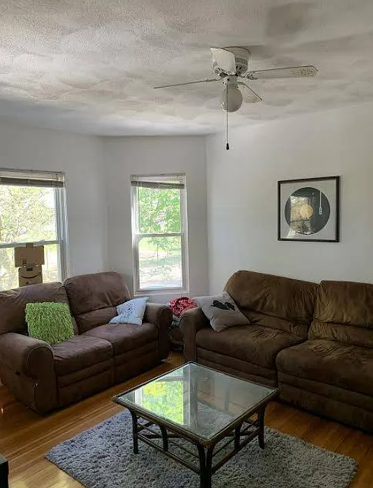 4 bed, 9999 sqft, $4,300 — Photo 1