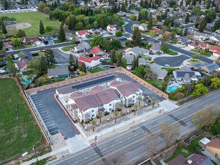 The Palms Luxury Apartments — Photo 22