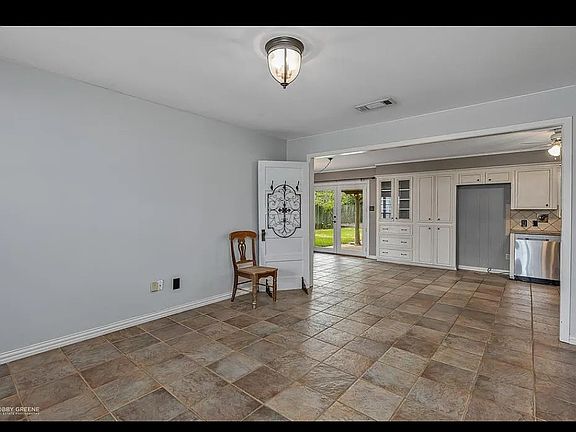 5th image of 252 Johnnie Dr
