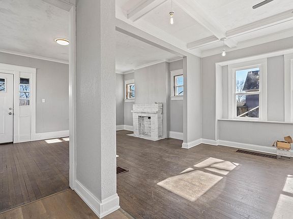 2nd image of 3800 Flora Ave