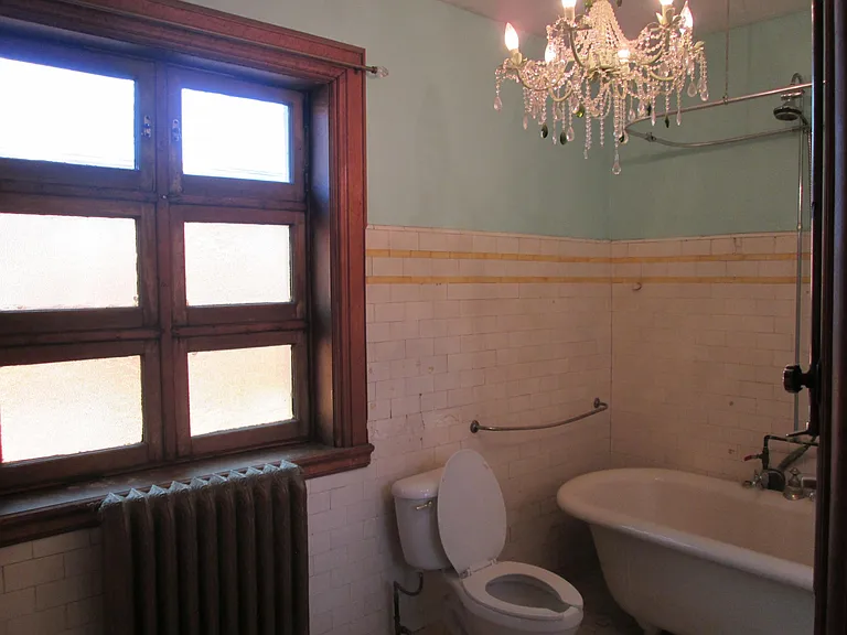 1460 N High St #4 — Photo 11