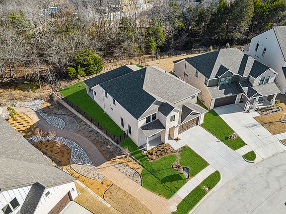 5th image of 550 Torrey Pines Cir