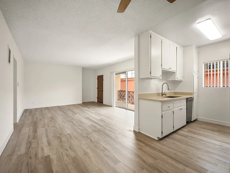 1416 Amherst Ave #6 — Photo 4