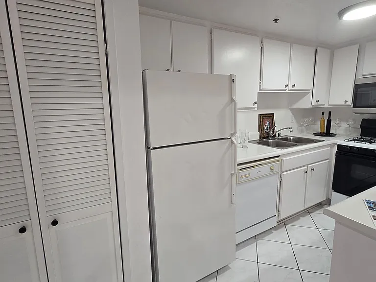 Five Star Suites — Photo 28