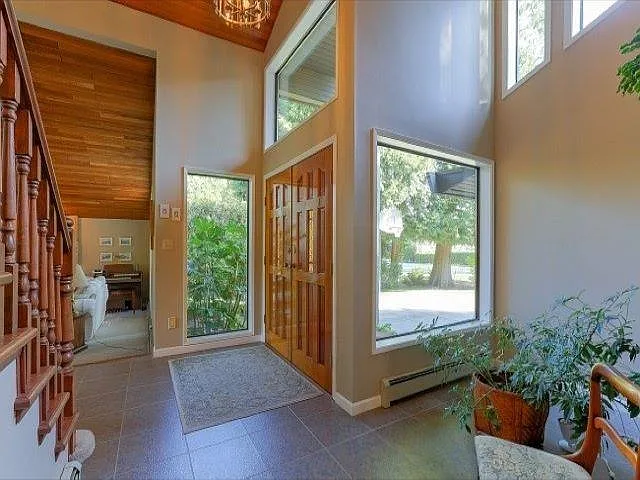 4 bed, 2563 sqft, $4,300 — Photo 2