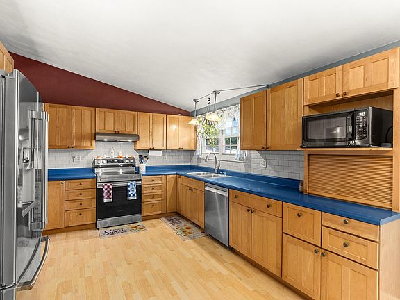 3rd image of 45 Aspen Dr