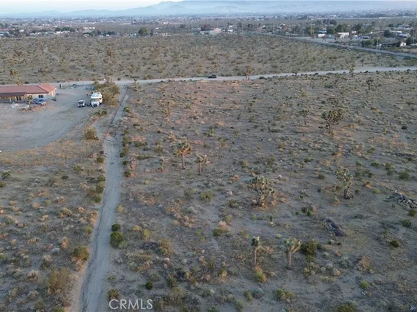 3098 La Mesa Rd, Phelan, CA 92371