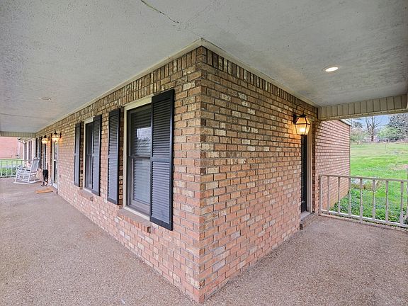 5th image of 202 Applevalley Rd