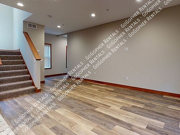 3rd image of 1200 Como Ave SE