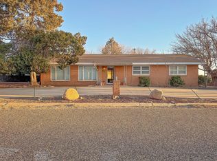 705 2nd St, Plains, TX 79355