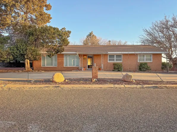 705 2nd St, Plains, TX 79355