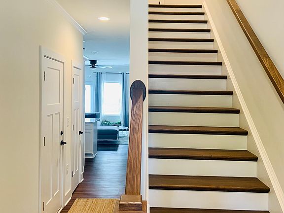 3rd image of 154 Oakwood Ave