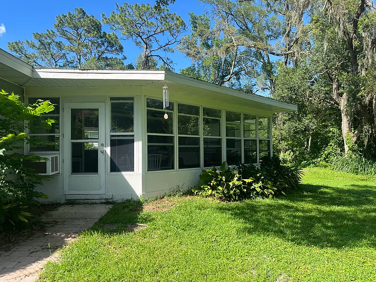 704 Summit Ct — Photo 14