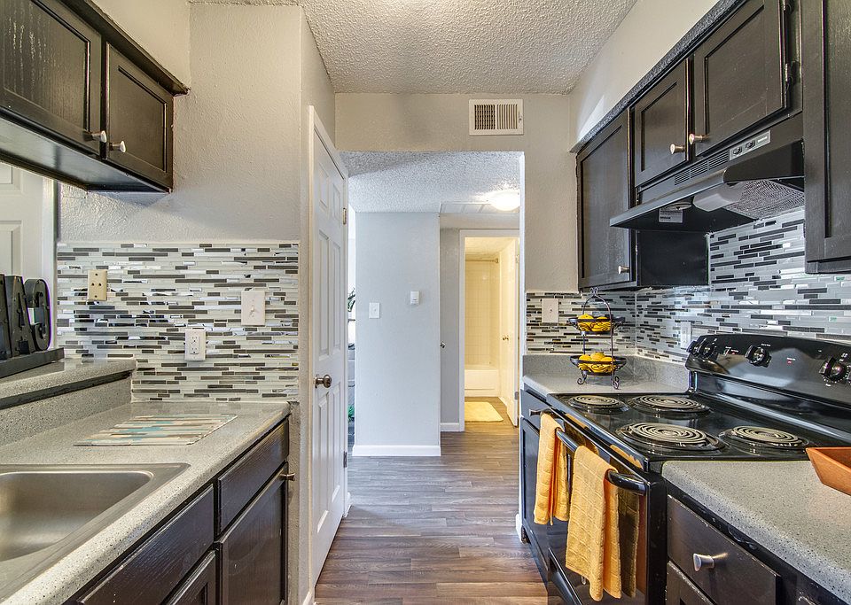 1st image of 601 Bellaire Dr APT 217