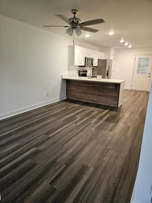 2 bed, 1.5 bath, 1800 sqft, $1,450 — Photo 2