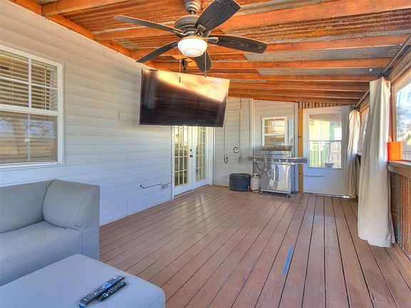 4th image of 905 NW 35th St