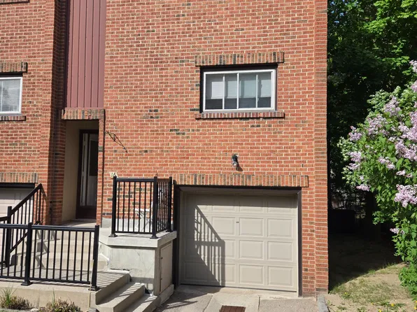 201 Silvercreek Pkwy N #16, Guelph, ON N1H 3T4