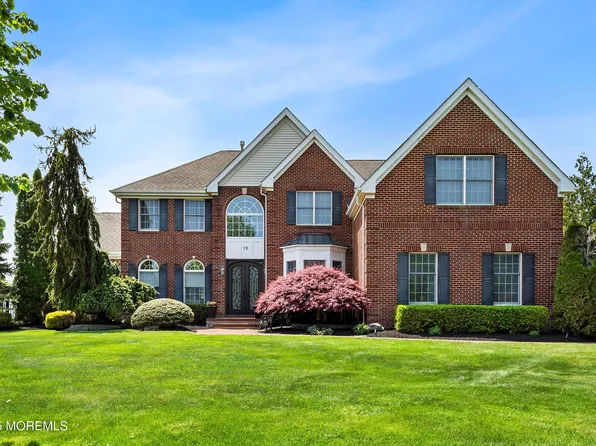 19 Gallant Fox Road, Tinton Falls, NJ 07724