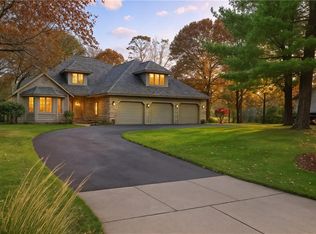 1523 Woodridge Drive, Chippewa Falls, WI 54729