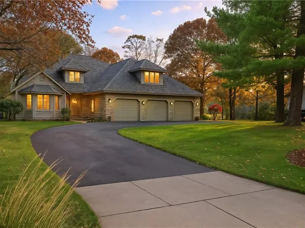 1523 Woodridge Drive, Chippewa Falls, WI 54729