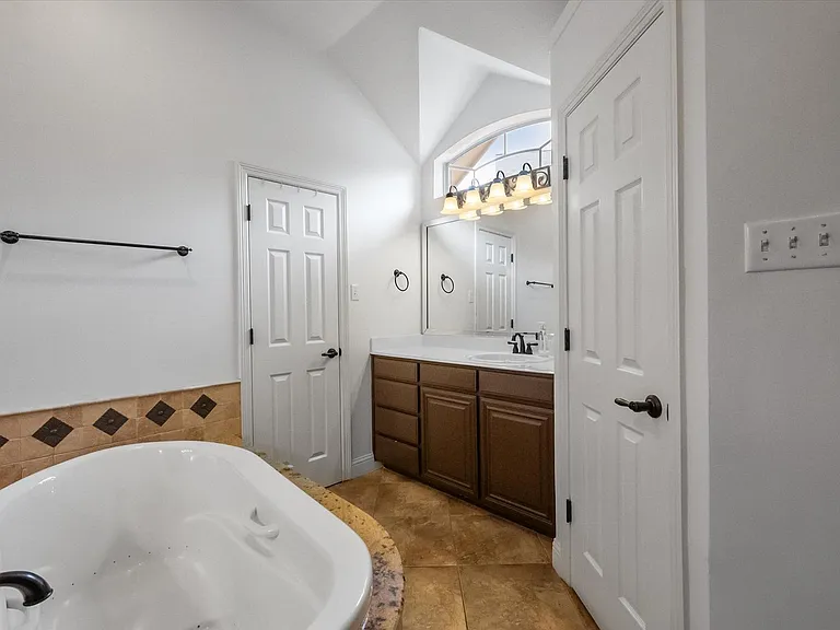 3 Savoy Ct — Photo 25