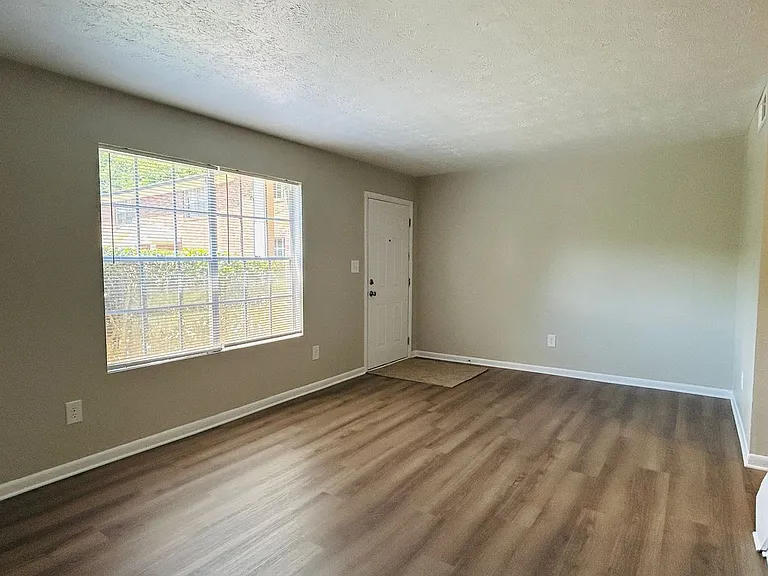 513 Toombs St — Photo 7