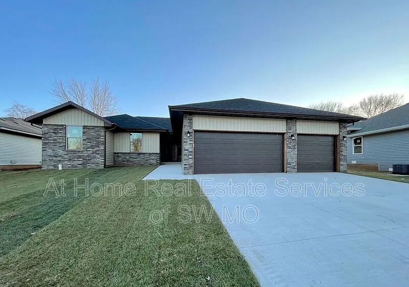 4 bed, 2.0 bath, 1511 sqft, $1,980 — Photo 1