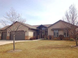 1097 Forest Hills Dr, Sheboygan, WI 53083