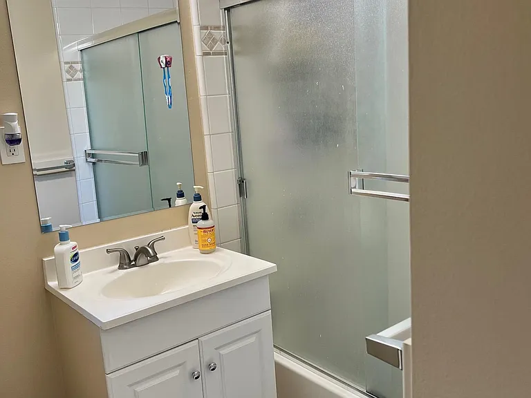 560 University Dr #7 — Photo 11