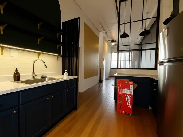 950 Hart Street image 3 of 8