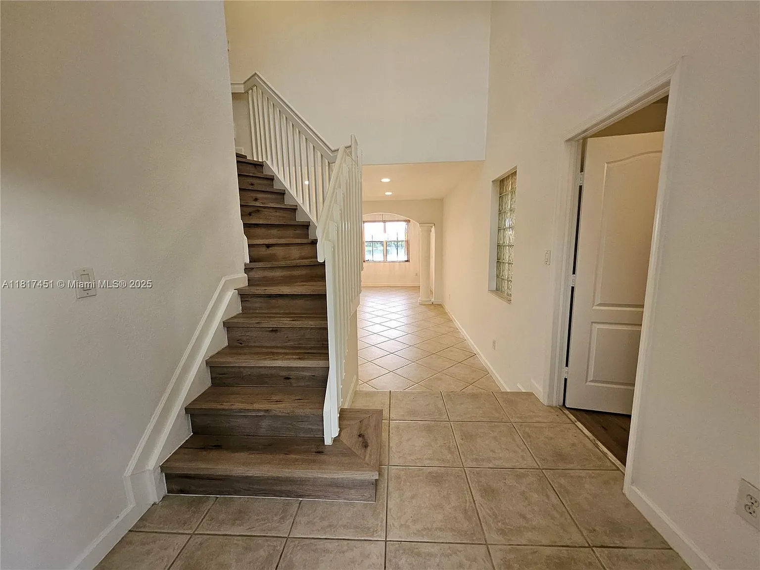 4 bed, 2.5 bath, 1869 sqft, $4,200 — Photo 3