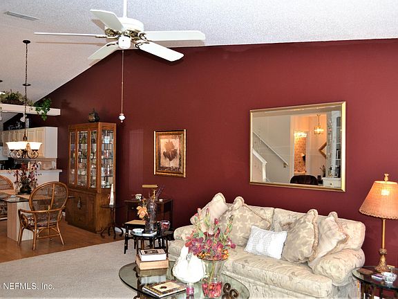 5th image of 42 Fox Valley Dr