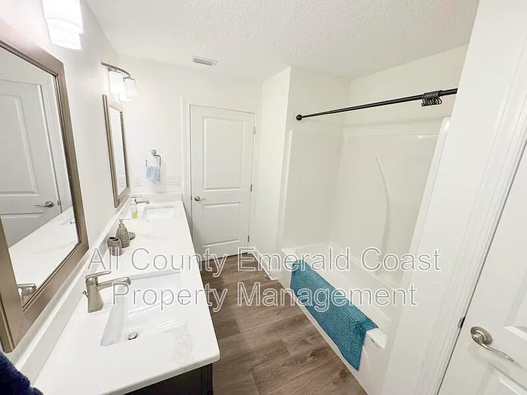 481 Kelly St — Photo 40