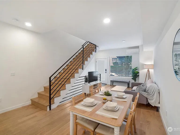 5240 Brooklyn Ave NE #B — Photo 3
