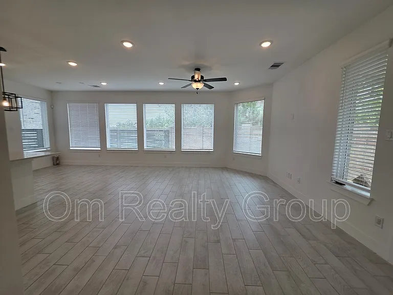 18710 Colorado River Ln — Photo 13