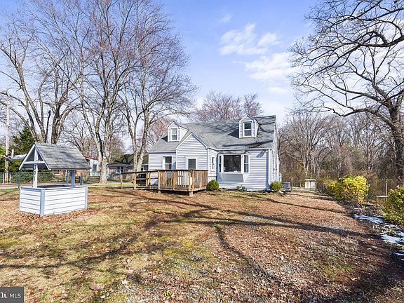 2nd image of 301 Bryan Point Rd