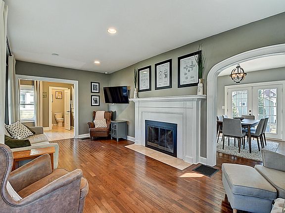 3rd image of 4559 Carrollton Ave