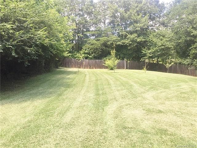 2nd image of 121 Vandalia Rd