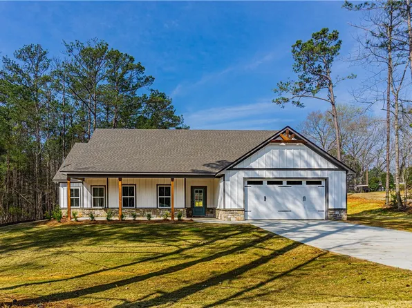 1781 Lee Road 288, Smiths Station, AL 36877