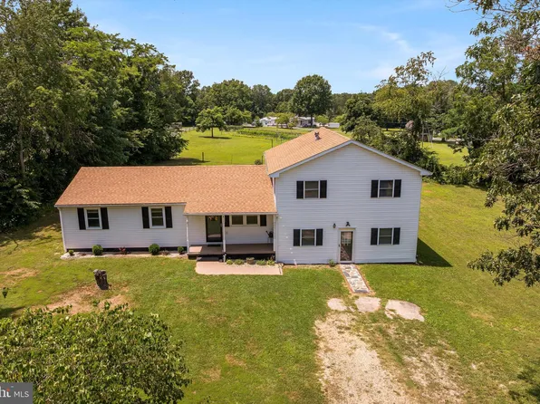 412 Trayfoot Rd, Grottoes, VA 24441