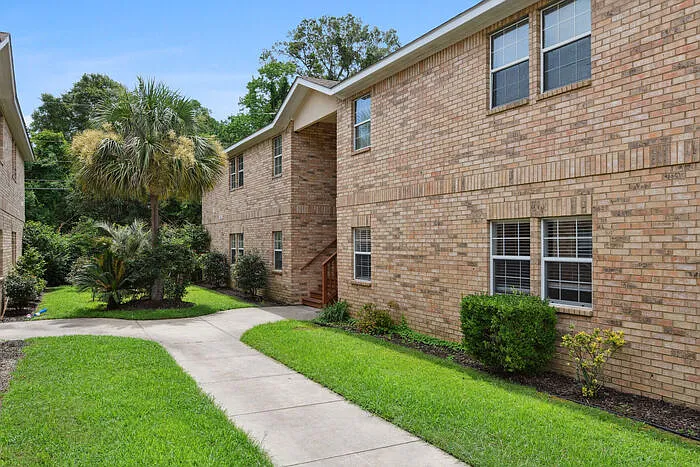 3 bed, 2.0 bath, 1300 sqft, $1,300 — Photo 3