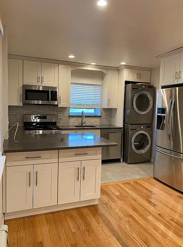 2 bed, 1.0 bath, 607 sqft, $1,748 — Photo 3