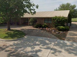 213 W 1st St, Lindsay, TX 76250